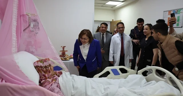 Bir Umut Bir Can tüp bebek desteği projesinin ilk bebeği dünyaya geldi Minik Fatma Şahin i ilk ziyaret eden isim Başkan Fatma Şahin oldu Gaziantep Haberleri