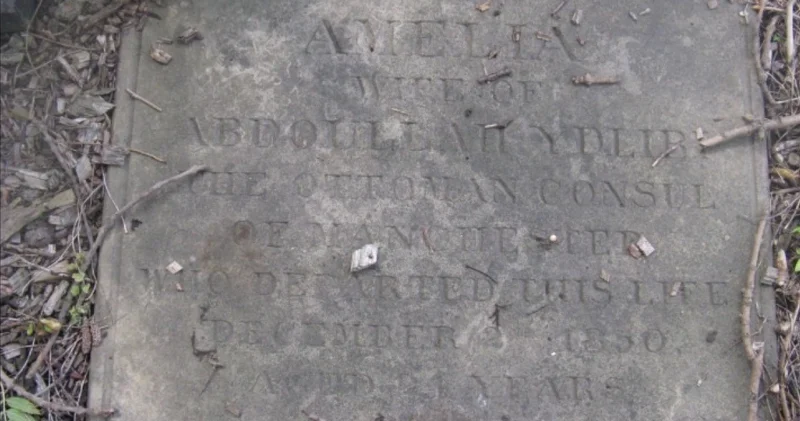 İngiltere de üzerinde Osmanlı yazan tek mezar taşı! Hikayesi İstanbul a uzanıyor