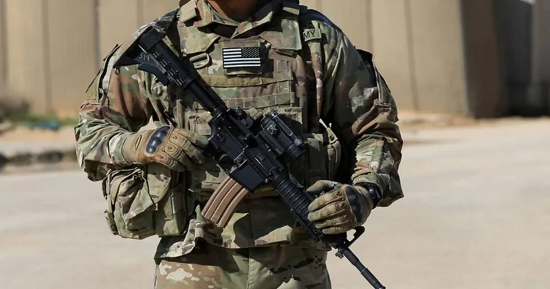 Hürmüz e giderken beklenmedik saldırı! ABD askerini maymun yaraladı