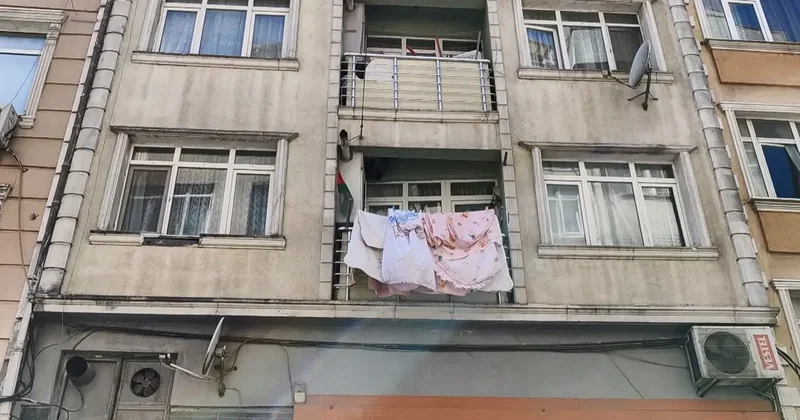 Fatih te bir çocuk 1. kattan düşerek ağır yaralandı