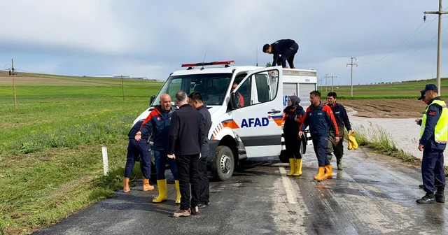 Kırşehir de şiddetli sağanak; Tarım arazileri ve yollar göle döndü Kayseri Haberleri