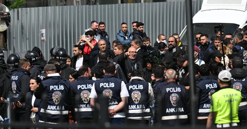 Emniyet ekipleri, CHP Genel Merkezi ne girdi
