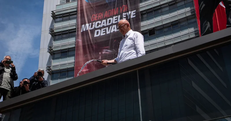 Tanal, hortumla kapı üzerine çıktı Son dakika haberleri