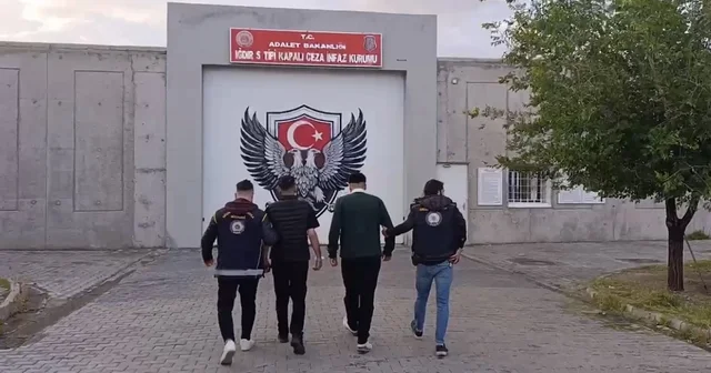 İnsan ticareti suçundan aranan 2 şüpheli, Dilucu Sınır Kapısı nda yakalandı Iğdır Haberleri
