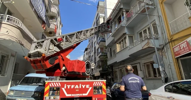 Dar merdivenden indirilemeyen hastanın imdadına itfaiye ekipleri yetişti Aydın Büyükşehir Belediyesi ekipleri yaşlı adam için seferber oldu Aydın Haberleri