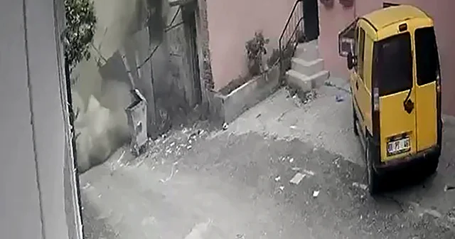Adana da 3 katlı metruk bina çöktü; o anlar kamerada Adana Haberleri