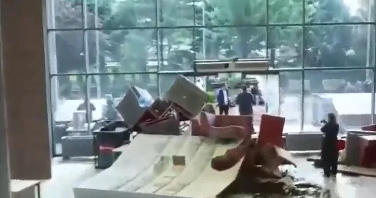 İşte arbede sonrası CHP Genel Merkezi