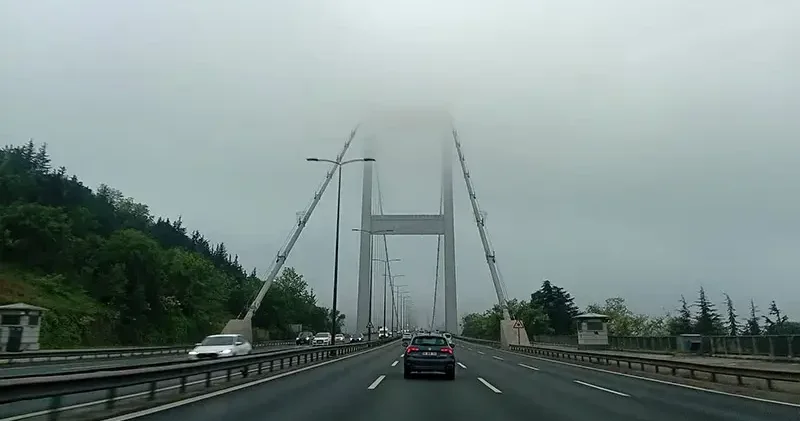 İstanbul da yağmur ve sis etkili oluyor