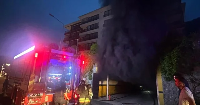 Apartmanın kapalı otoparkında çıkan yangında 3 otomobil zarar gördü Ordu Haberleri