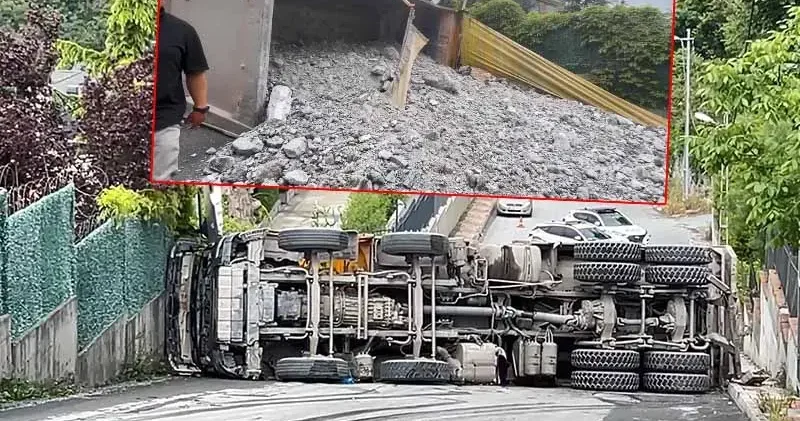 Sarıyer’de yokuşta kayan hafriyat kamyonu devrildi; molozlar yola döküldü