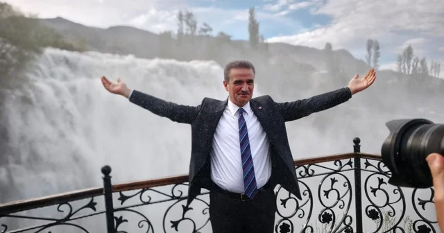 Tortum Şelalesi coştu, Vali Baruş hayran kaldı Erzurum Valisi Aydın Baruş, şelalenin ihtişamı karşısında şaşkınlığını gizleyemedi Erzurum Haberleri