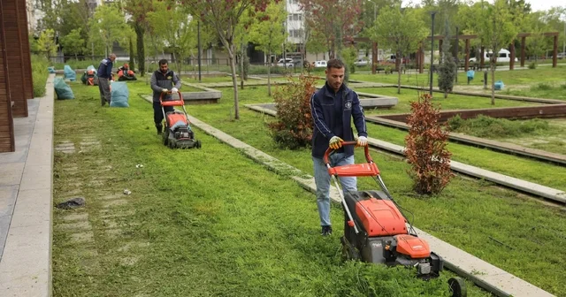 Parklarda yaz hazırlığı Diyarbakır Haberleri