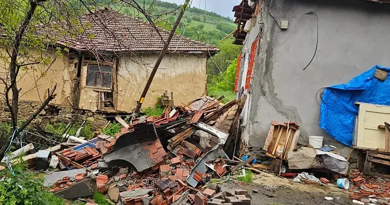 Tokat ta sağanak sonrası heyelan: 2 ev tahliye edildi