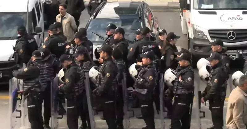Genel Merkeze polis girsin talebi Kılıçdaroğlu na yakın vekilleri de isyan ettirdi Sözcü Gazetesi