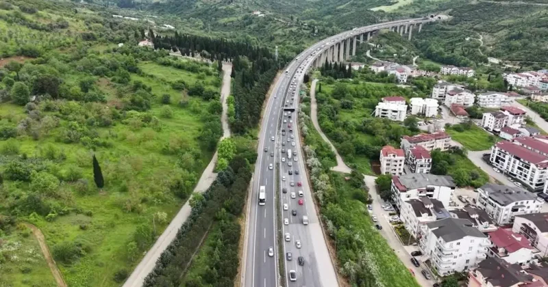 Tatilin ikinci gününde TEM de trafik yoğun akıcı ilerliyor
