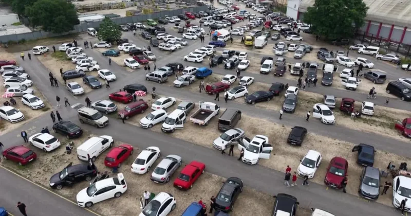 Bayram öncesi Bursa oto pazarında yoğunluk