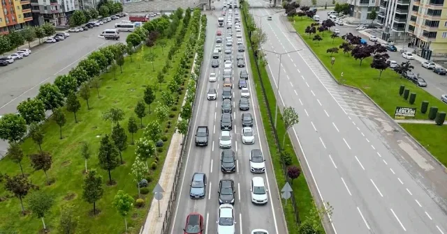 Karadeniz yolunda bayram yoğunluğu böyle görüntülendi VİDEO İZLE