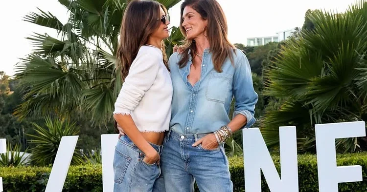 Sanki kendi ikizini doğurmuş! Anne kız birlikte modellik yaptı, ünlü aile tam kadro desteğe geldi