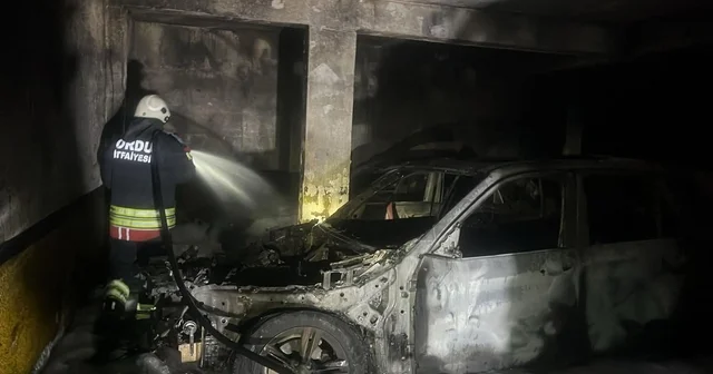 Ordu da otopark yangını: 3 araçta hasar oluştu Ordu Haberleri