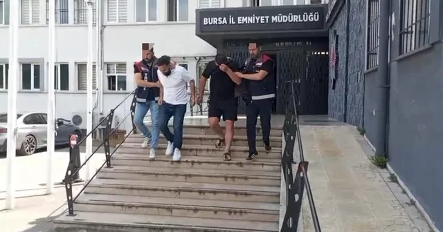Bursa da Yeğenin zor durumda yalanıyla altın vurgunu: Yaşlı kadını dolandıran 2 şüpheli tutuklandı Bursa Haberleri Habertürk Yerel Haberler