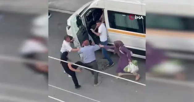 Laf atma tartışması büyüdü: Biri sopayla saldırdı, diğeri silahını ateşledi!