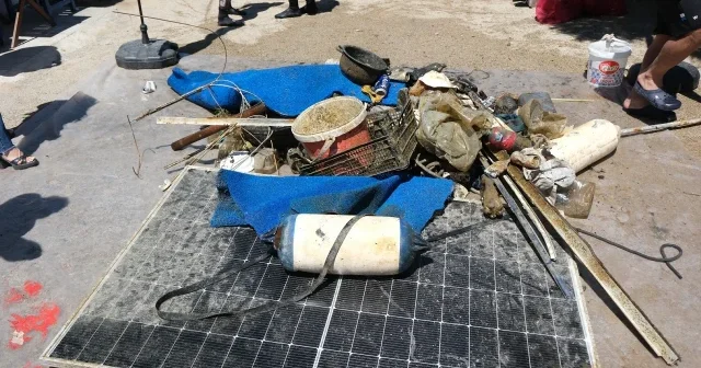 Bodrum’da denizin dibinden çıkanlar şaşkına çevirdi: 250 kilo atık toplandı VİDEO İZLE