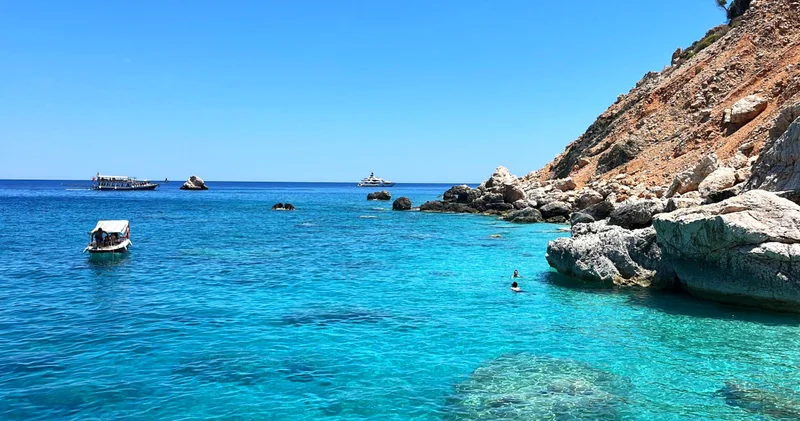 Akdeniz in Maldivler i Suluada turistleri hayran bırakıyor