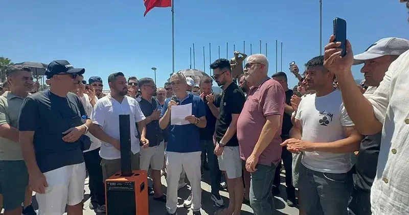 Marmaris te çarşı esnafı, belediyeyi protesto etti
