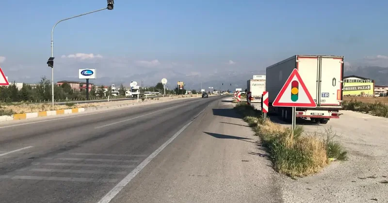 Yol kenarında tabancayla sırtından vurulmuş halde bulundu