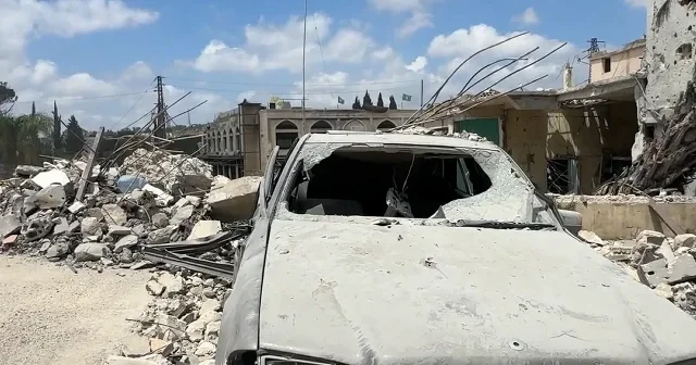 İsrail in hava saldırıları düzenlediği Lübnan ın Meyfedun beldesindeki yıkım kamerada VİDEO İZLE