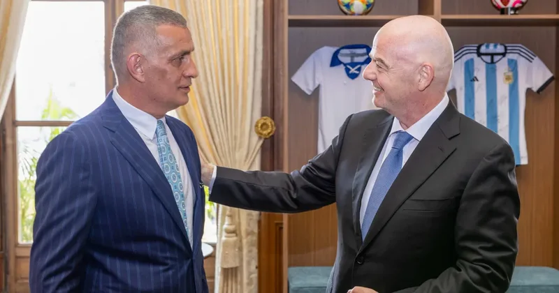Hacıosmanoğlu, telefon ederek FIFA ya tepki gösterdi: Böyle kural mı olur?