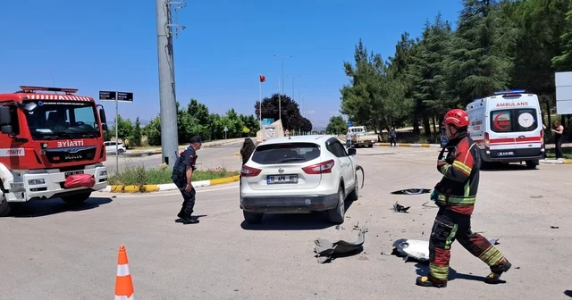 Balıkesir de kampüs girişinde çarpışan araçlardaki 2 öğrenci yaralandı Balıkesir Haberleri Habertürk Yerel Haberler