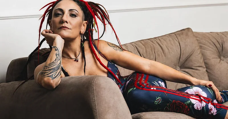 Rock müziğin asi kızı Özlem Tekin yıllar sonra kameraya yakalandı