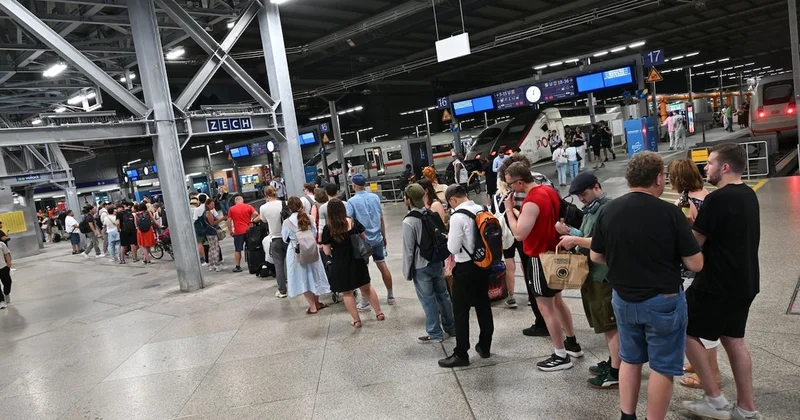 Almanya da tüm tren seferleri durduruldu: Onbinlerce yolcu mahsur kaldı Sözcü Gazetesi