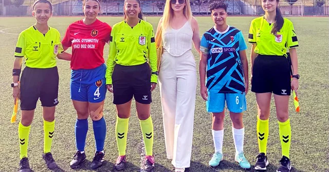 Bu maçtaki futbolcular, hakemler ve gözlemci kadın Mersin Haberleri Habertürk Yerel Haberler