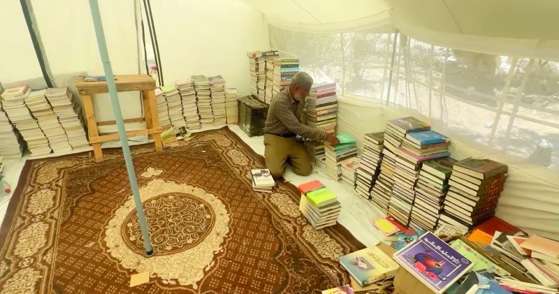 Gazzeli sahaf kitaplarıyla birlikte çadırda yaşıyor Kültür Sanat Haberleri