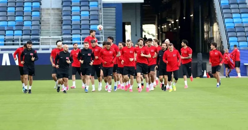 Milliler Los Angeles taki ilk idmanını yaptı Futbol Haberleri
