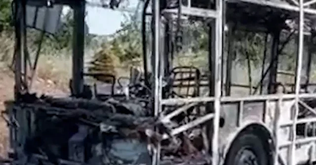 Eskişehir de seyir halindeki belediye otobüsü yanarak kullanılamaz hale geldi VİDEO İZLE