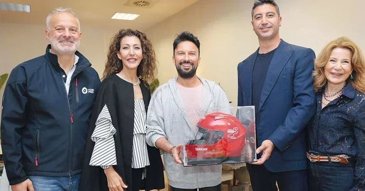 Tarkan’a kask sürprizi