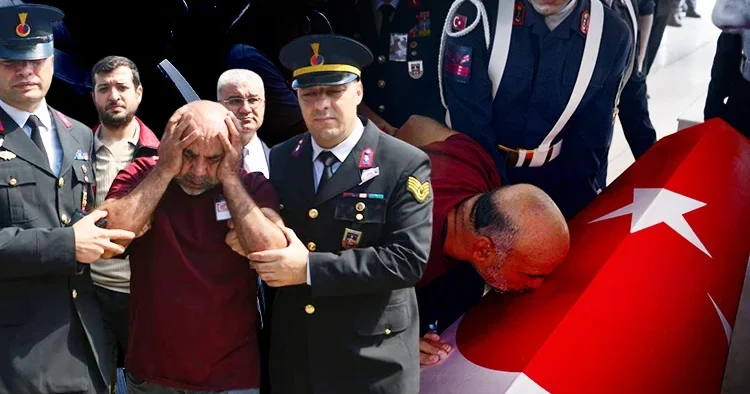 Şehit uzman çavuşun cenazesinde yürekleri parçalayan an: Acılı baba gözyaşlarına boğuldu