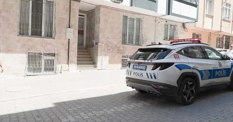 Esenyurt ta evinin önünde silahlı saldırıya uğrayan kişi hayatını kaybetti