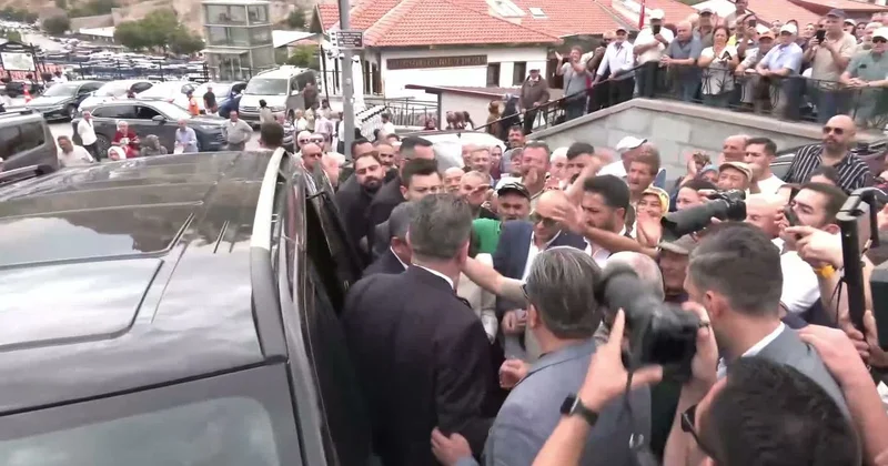 Yeni Parti nin imzasını atan Özgür Özel in ilk işi bu oldu