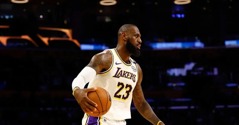 LeBron James, Philadelphia 76ers ile anlaştı!