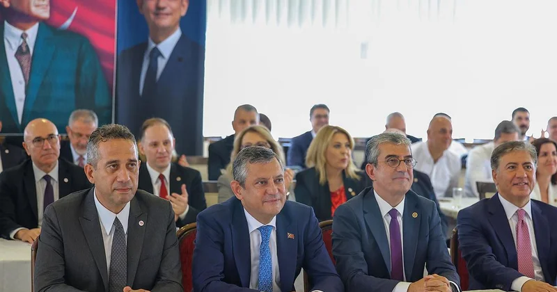Mansur Yavaş tan Özgür Özel e tebrik telefonu: CHP den istifa edecek mi?