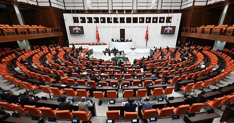 CHP nin kurumsal kimliği yoksa Özgür Özel de yok diyen Özgür Özel CHP yi böldü Son Haberler