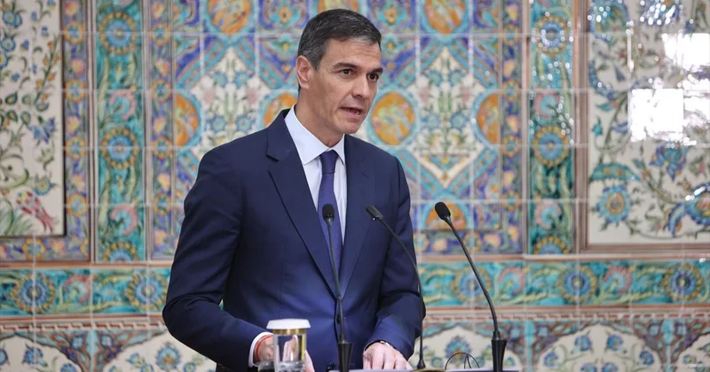 Pedro Sánchez den, YENİ Parti yi kuran Özgür Özel e destek: