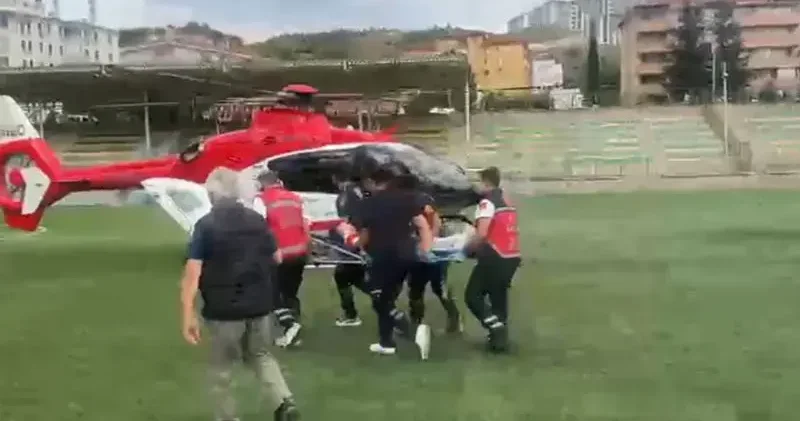 Çorum da kapıya sıkışan çocuğun parmağı koptu; ambulans helikopterle Ankara ya sevk edildi
