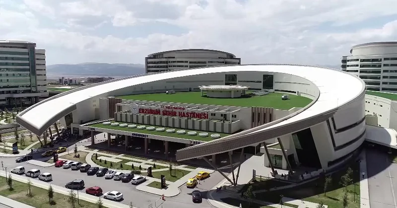 Erzurum Şehir Hastanesi nde canlı yayında kolon ameliyatı yapıldı