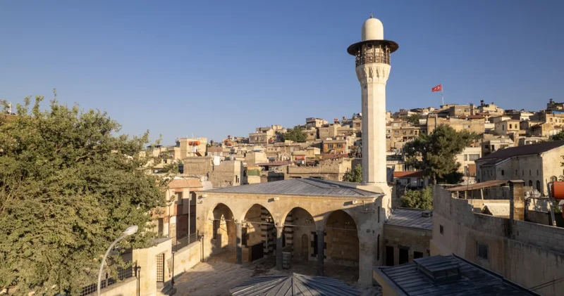 Depremde hasar gören iki cami Mevlid Kandili’nde yeniden ibadete açılıyor