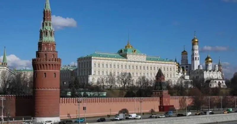 Kremlin: İngiltere, Ukrayna krizinin barış sürecini engellemek için düzenli adımlar atıyor
